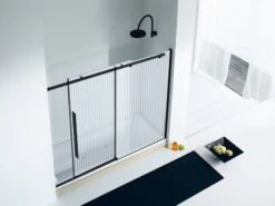 Porta Sopravasca Velo Cm 170 H150 Anta Scorrevole Destra Cristallo Serigrafato Profili Nero Opaco